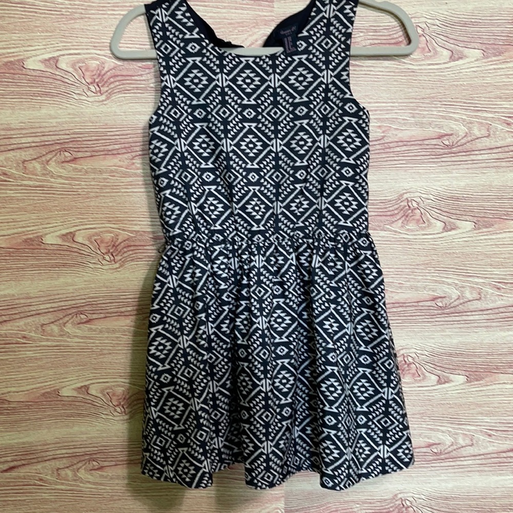 Forever 21 girls black/beige dress size 9/10